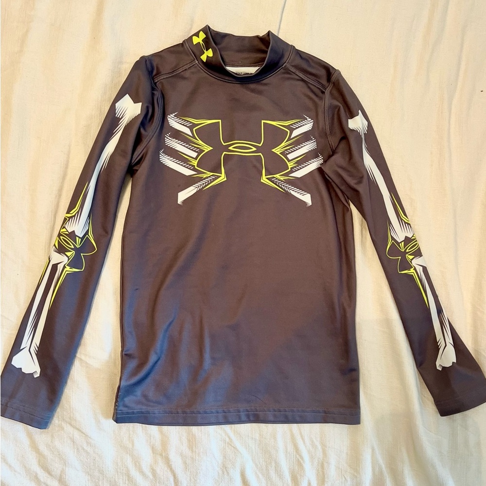 Under Armour boys XS 6/7 l cold gear long-sleeved mock turtleneck skeleton top